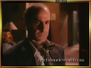 Kari Wuhrer Sensual , Kissing in Sex and the Other Man (1995) 19