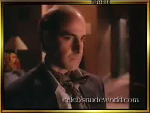 Kari Wuhrer Sensual , Kissing in Sex and the Other Man (1995) 9
