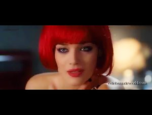 Laura Chiatti in Io, loro e Lara (2009) 11