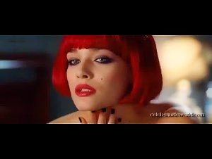 Laura Chiatti in Io, loro e Lara (2009) 14