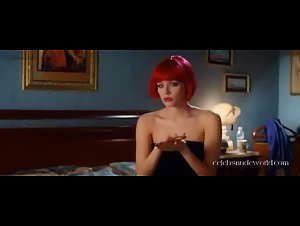 Laura Chiatti in Io, loro e Lara (2009) 6