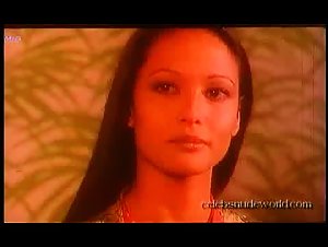Laura Gemser , Michele Starck Shower , Lesbian in Eva nera (1976) 2