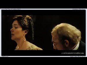 Laura Harring Costume, Brunette in Love in the Time of Cholera (2007) 6