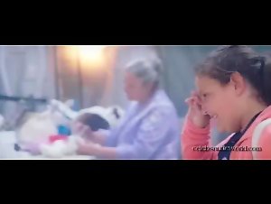 Laura Smet in Tiens-toi droite (2014) 18