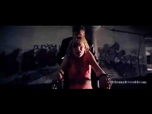 Maika Monroe in It Follows (2014) 14