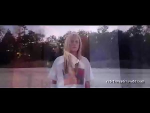 Maika Monroe in It Follows (2014) 19