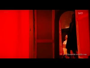 Malin Buska in Happy End (2011) 17