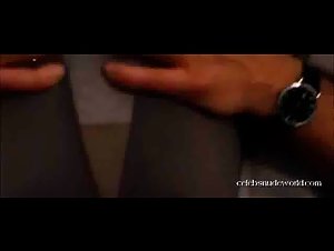 Natalie Portman Kissing , Couple in Black Swan (2010) 20
