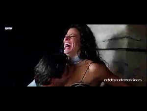 Raquel Bianca in Huevos de oro (1993) 10