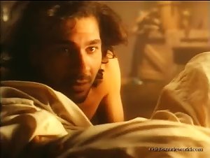 Sandra Ballesteros boobs , Couple in El lado oscuro del corazon (1992) 19