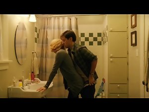 Elizabeth Banks in Details (2011) 10