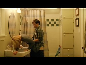 Elizabeth Banks in Details (2011) 13
