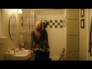 Elizabeth Banks in Details (2011) 17