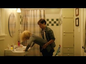 Elizabeth Banks in Details (2011) 2