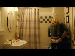 Elizabeth Banks in Details (2011) 6