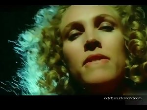 Elizabeth Turner , Silvia Dionisio Outdoor , Vintage in Una ondata di piacere (1975) 18