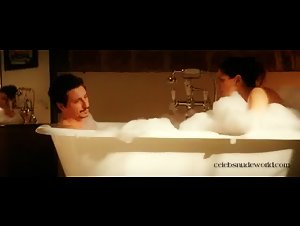 Giulia Michelini , Tiziana Buldini in Immaturi (2011) 15