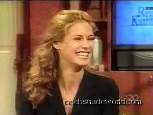 Heidi Klum Bikini , Cleavage in Sports Illustrated Swimsuit Collection (1998) 6