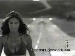 Heidi Klum Bikini , Cleavage in Sports Illustrated Swimsuit Collection (1998) 7
