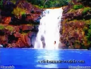 Janet Jackson Flasing , boobs in Live in Hawaii (2002) 17