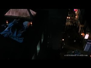 Kate Hudson Pool , Kissing scene in About Adam (2000) 7