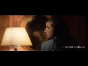 Kate Lyn Sheil in You're Next (2011) 20