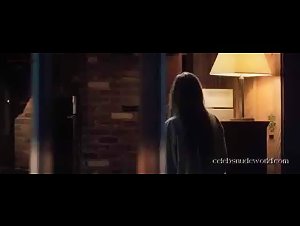 Kate Lyn Sheil in You're Next (2011) 9