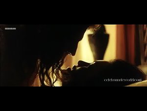 Manuela Arcuri in Juana la Loca (2001) 10