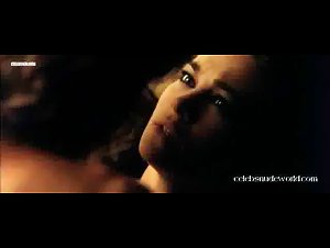 Manuela Arcuri in Juana la Loca (2001) 18