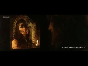 Manuela Arcuri in Juana la Loca (2001) 2