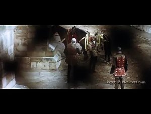 Manuela Arcuri in Juana la Loca (2001) 4