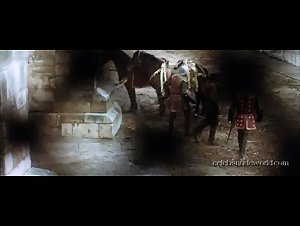 Manuela Arcuri in Juana la Loca (2001) 5