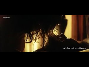 Manuela Arcuri in Juana la Loca (2001) 9