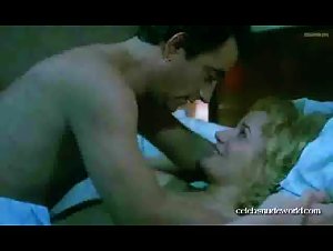 Pauline Lafont in Le pactole (1985) 12