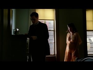 Paz de la Huerta Brunette , Glamour in Boardwalk Empire (2010) 1