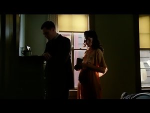 Paz de la Huerta Brunette , Glamour in Boardwalk Empire (2010) 19