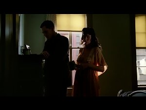 Paz de la Huerta Brunette , Glamour in Boardwalk Empire (2010) 20
