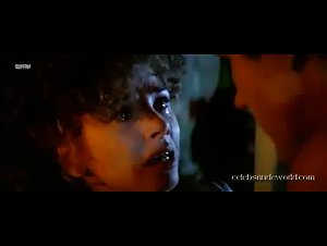 Victoria Abril in La lune dans le caniveau (1983) 19