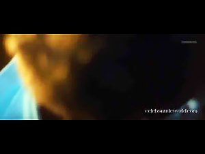 Victoria Carmen Sonne in I blodet (2016) 16