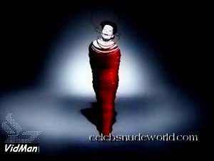 Bjork in Cocoon (music video) (2002) 17
