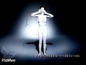 Bjork in Cocoon (music video) (2002) 4