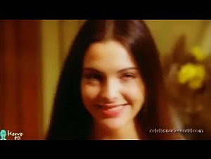 Carole Bouquet Hot , Explicit in Il cappotto di Astrakan (1979) 7
