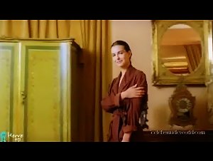 Carole Bouquet boobs , Big Butt in Il cappotto di Astrakan (1979) 3