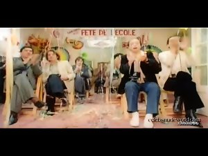 Elodie Delage in Les petites ecolieres (1980) 17