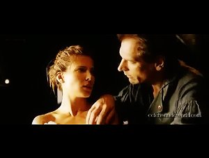 Elsa Pataky in Romasanta (2004) 7