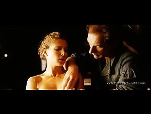 Elsa Pataky in Romasanta (2004) 9
