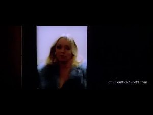 Gloria Guida hot scene in Indagine su un delitto perfetto (1978) 1