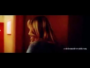 Gloria Guida hot scene in Indagine su un delitto perfetto (1978) 4