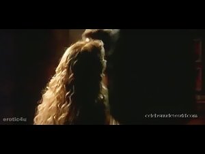Gwyneth Paltrow Costume, boobs in Shakespeare in Love (1998) 3