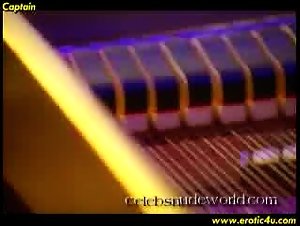 Holly Sampson boobs , Nipple in Emmanuelle 2001: Emmanuelle's Sensual Pleasures (2001) 7